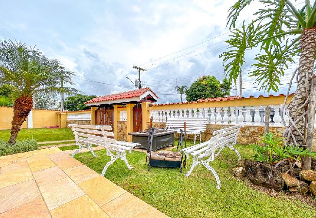 Casa em Atibaia - Chácara elegante com piscina e lazer em Atibaia/SP Casa em Atibaia - Chácara elegante com piscina e lazer em Atibaia/SP