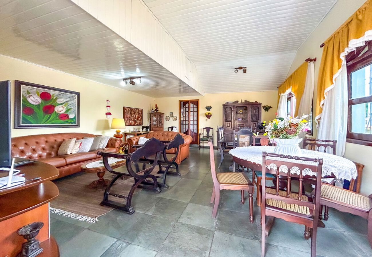 Casa em Atibaia - Chácara elegante com piscina e lazer em Atibaia/SP Casa em Atibaia - Chácara elegante com piscina e lazer em Atibaia/SP