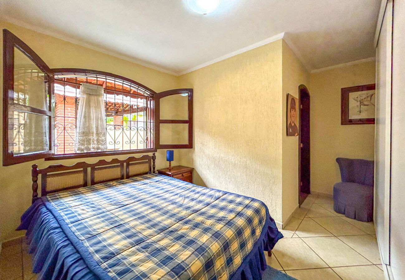 Casa em Atibaia - Chácara elegante com piscina e lazer em Atibaia/SP Casa em Atibaia - Chácara elegante com piscina e lazer em Atibaia/SP