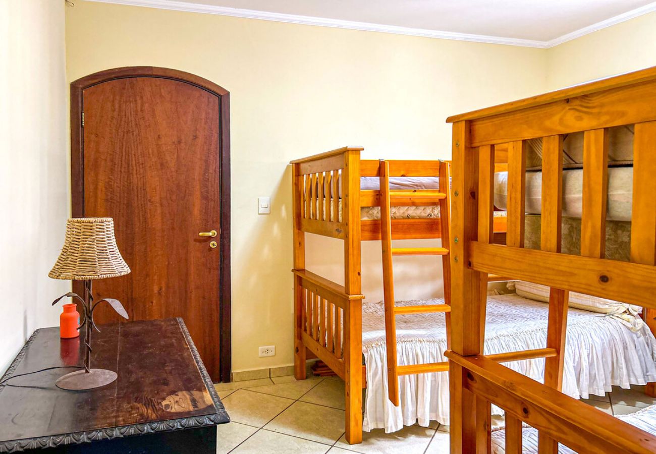 Casa em Atibaia - Chácara elegante com piscina e lazer em Atibaia/SP Casa em Atibaia - Chácara elegante com piscina e lazer em Atibaia/SP