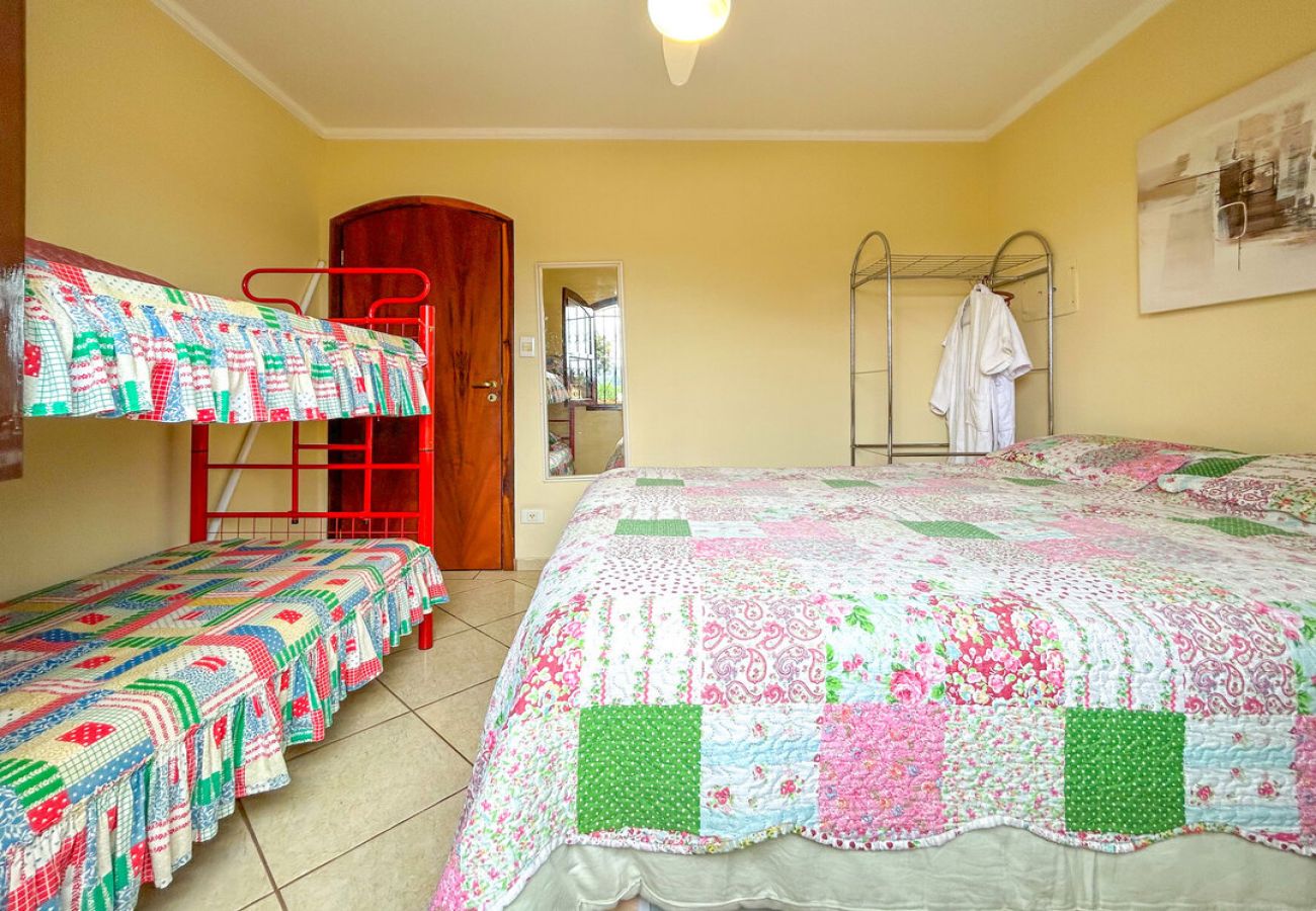 Casa em Atibaia - Chácara elegante com piscina e lazer em Atibaia/SP Casa em Atibaia - Chácara elegante com piscina e lazer em Atibaia/SP