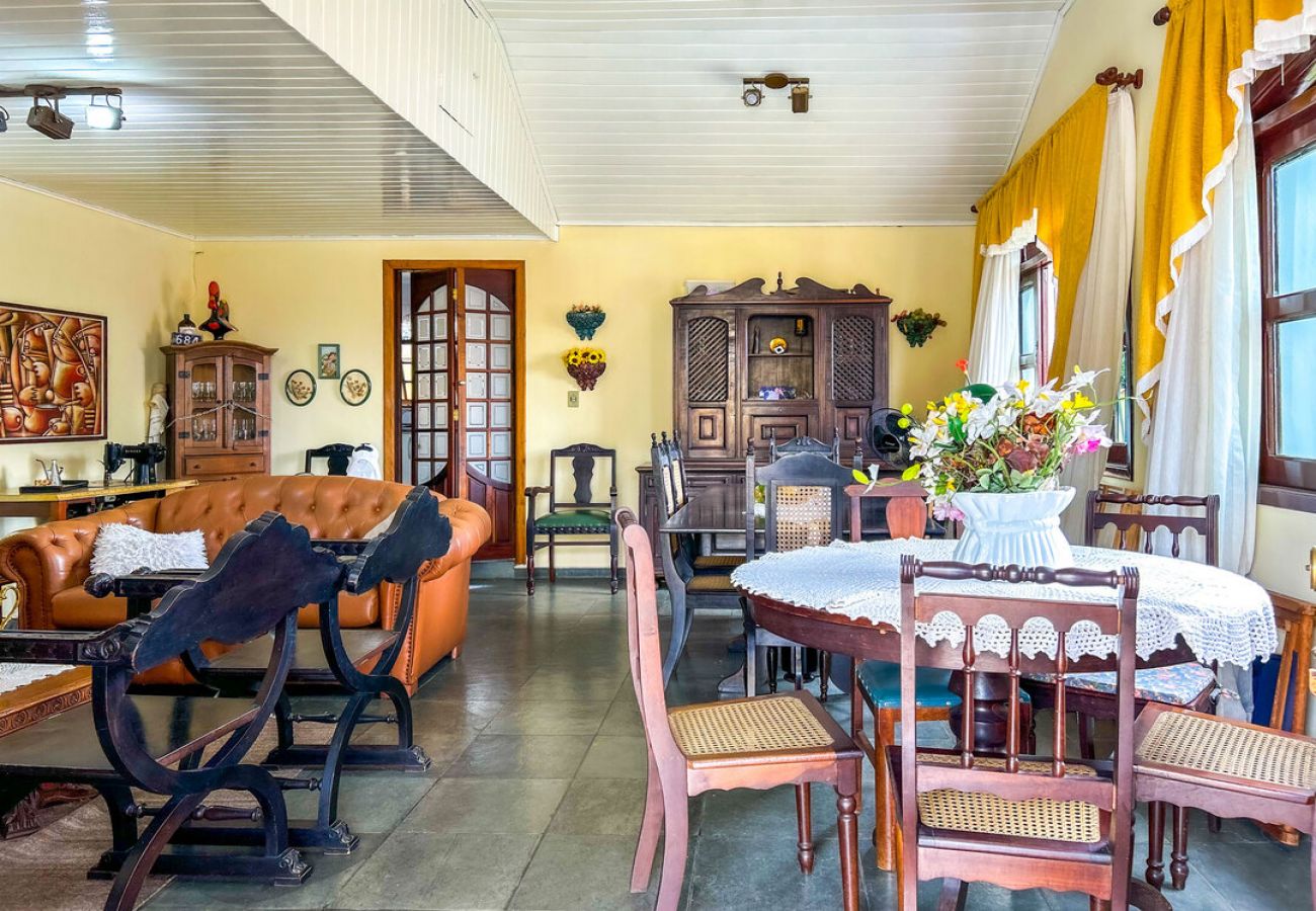 Casa em Atibaia - Chácara elegante com piscina e lazer em Atibaia/SP Casa em Atibaia - Chácara elegante com piscina e lazer em Atibaia/SP
