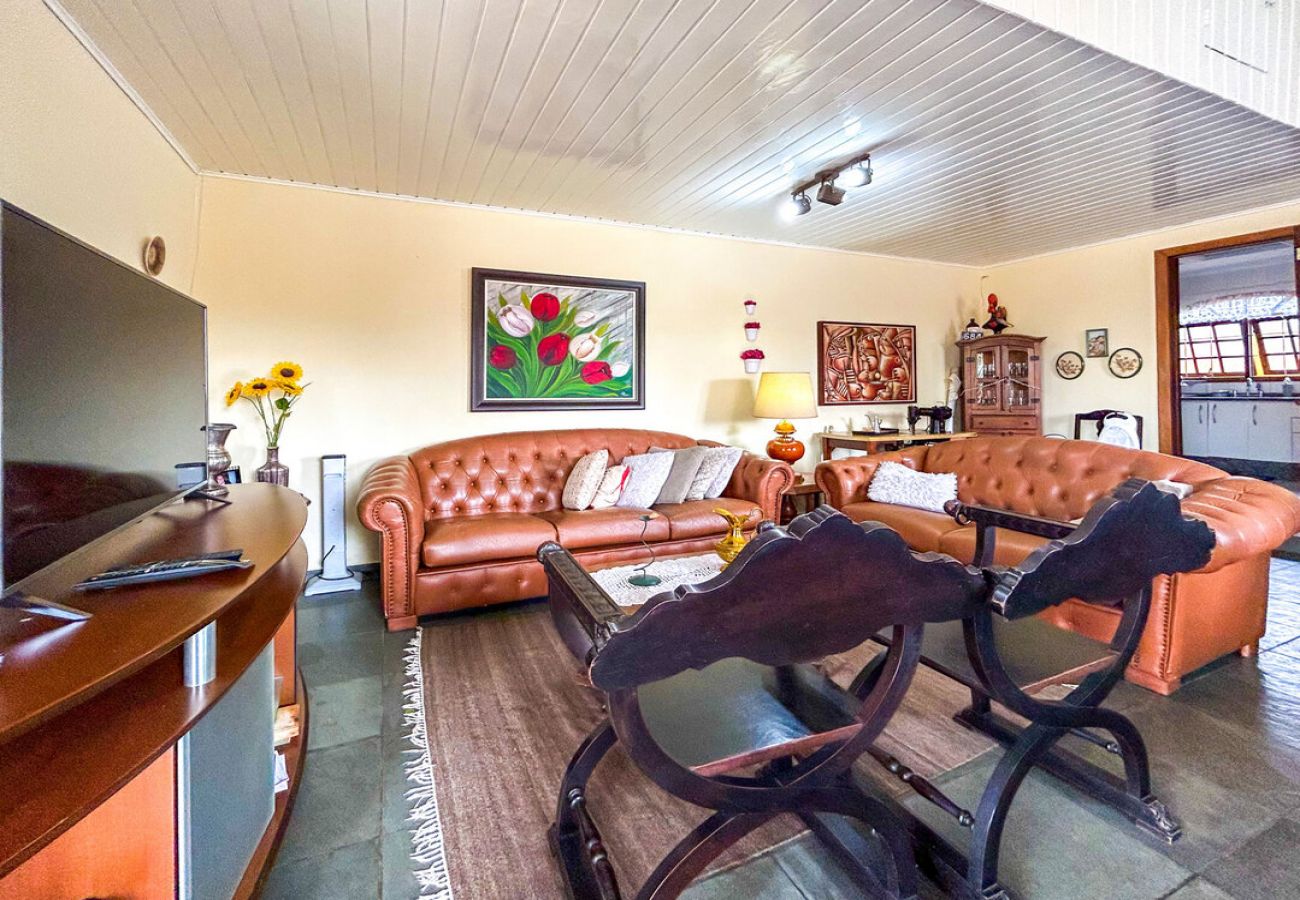 Casa em Atibaia - Chácara elegante com piscina e lazer em Atibaia/SP Casa em Atibaia - Chácara elegante com piscina e lazer em Atibaia/SP