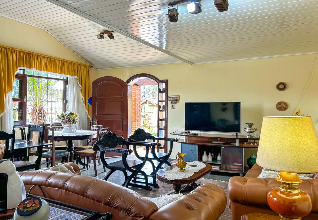 Casa em Atibaia - Chácara elegante com piscina e lazer em Atibaia/SP Casa em Atibaia - Chácara elegante com piscina e lazer em Atibaia/SP