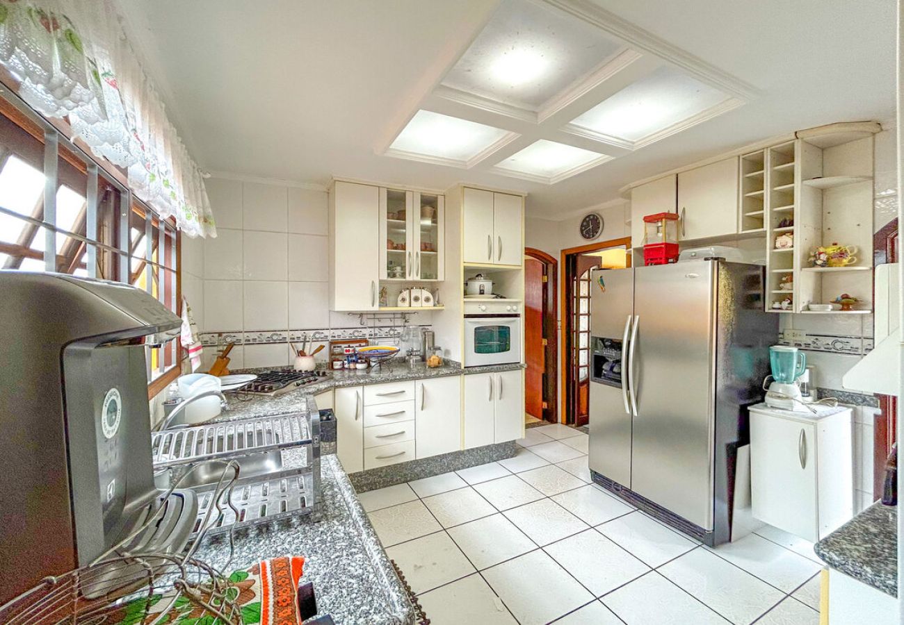 Casa em Atibaia - Chácara elegante com piscina e lazer em Atibaia/SP Casa em Atibaia - Chácara elegante com piscina e lazer em Atibaia/SP