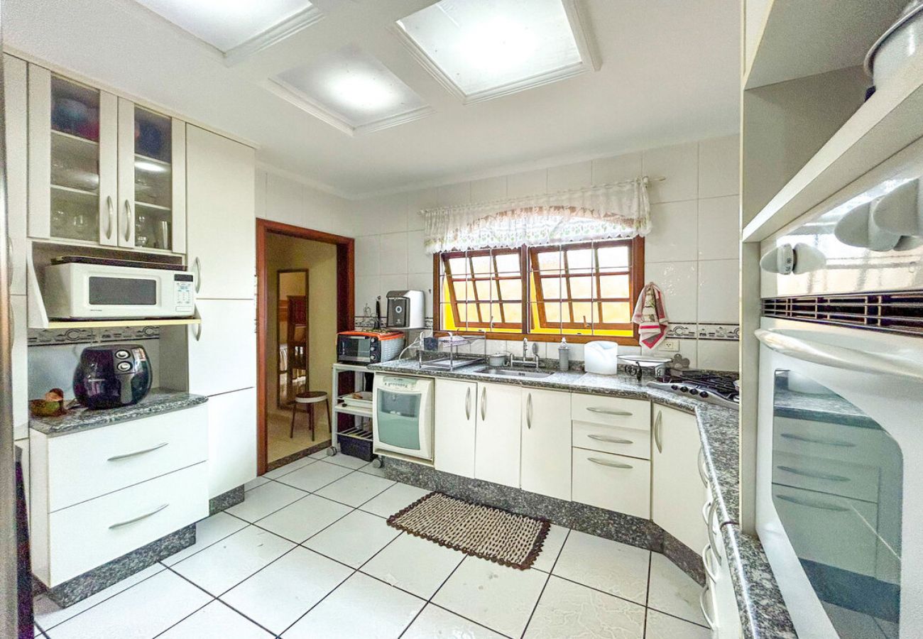 Casa em Atibaia - Chácara elegante com piscina e lazer em Atibaia/SP Casa em Atibaia - Chácara elegante com piscina e lazer em Atibaia/SP
