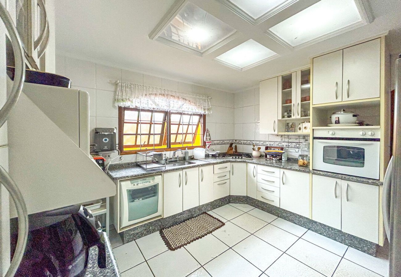 Casa em Atibaia - Chácara elegante com piscina e lazer em Atibaia/SP Casa em Atibaia - Chácara elegante com piscina e lazer em Atibaia/SP