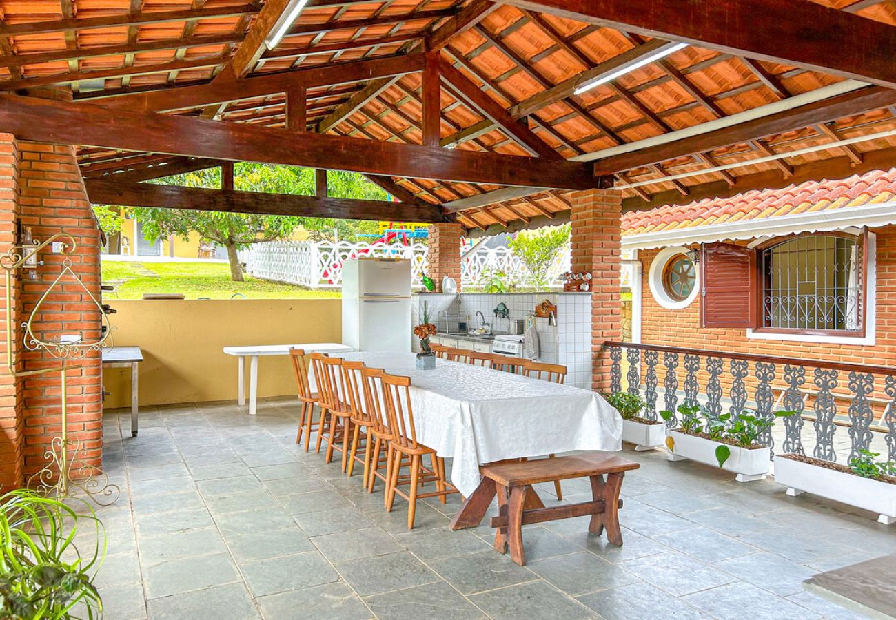 Casa em Atibaia - Chácara elegante com piscina e lazer em Atibaia/SP Casa em Atibaia - Chácara elegante com piscina e lazer em Atibaia/SP