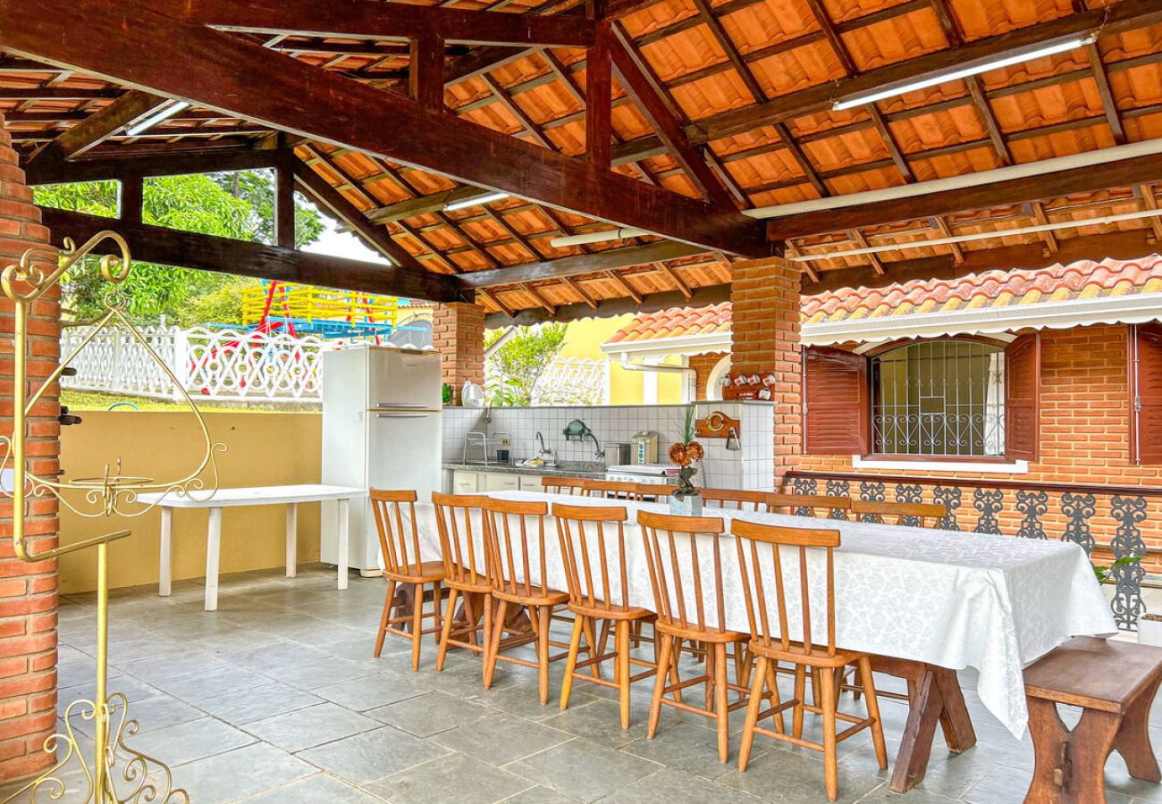 Casa em Atibaia - Chácara elegante com piscina e lazer em Atibaia/SP Casa em Atibaia - Chácara elegante com piscina e lazer em Atibaia/SP