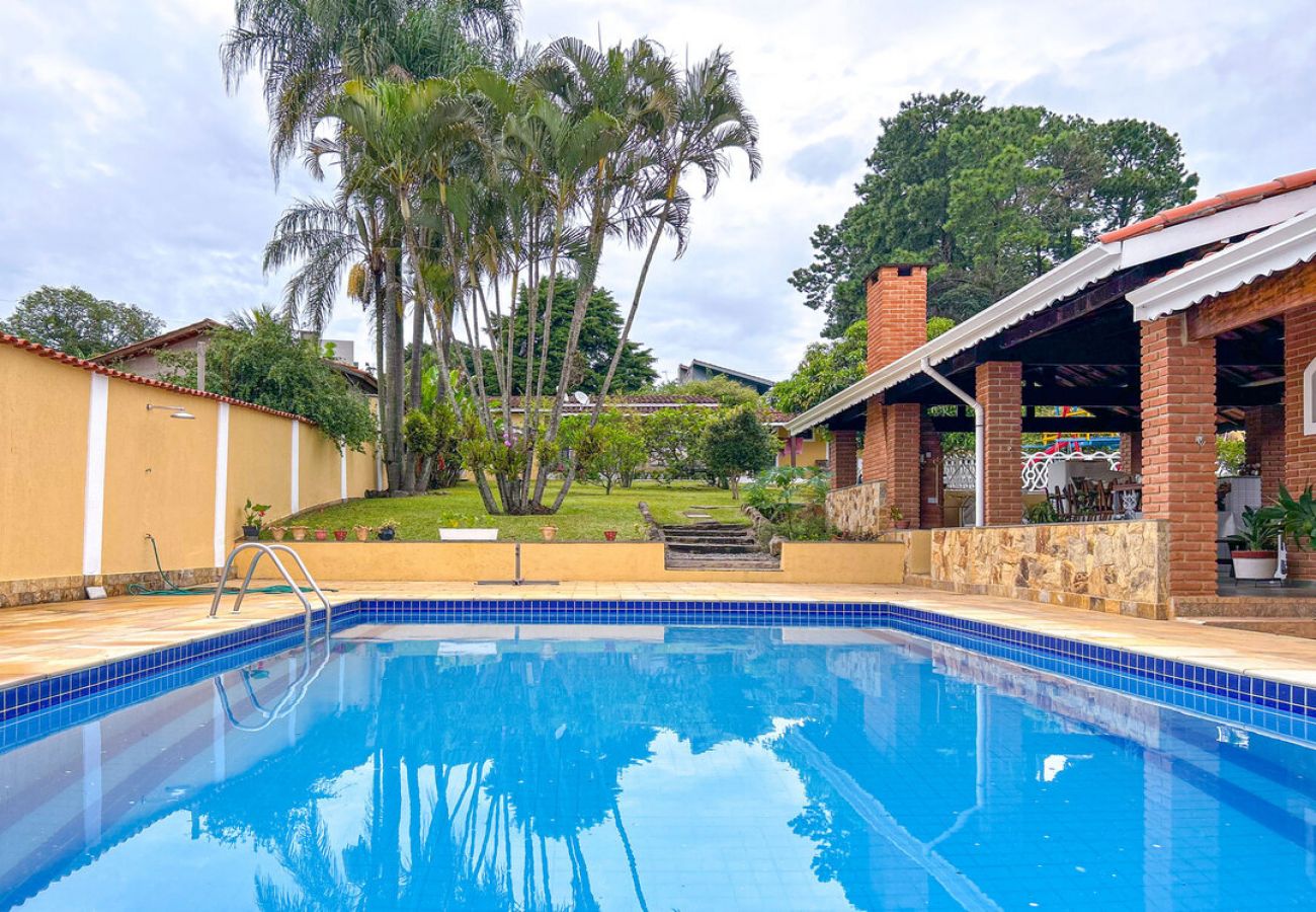 Casa em Atibaia - Chácara elegante com piscina e lazer em Atibaia/SP Casa em Atibaia - Chácara elegante com piscina e lazer em Atibaia/SP