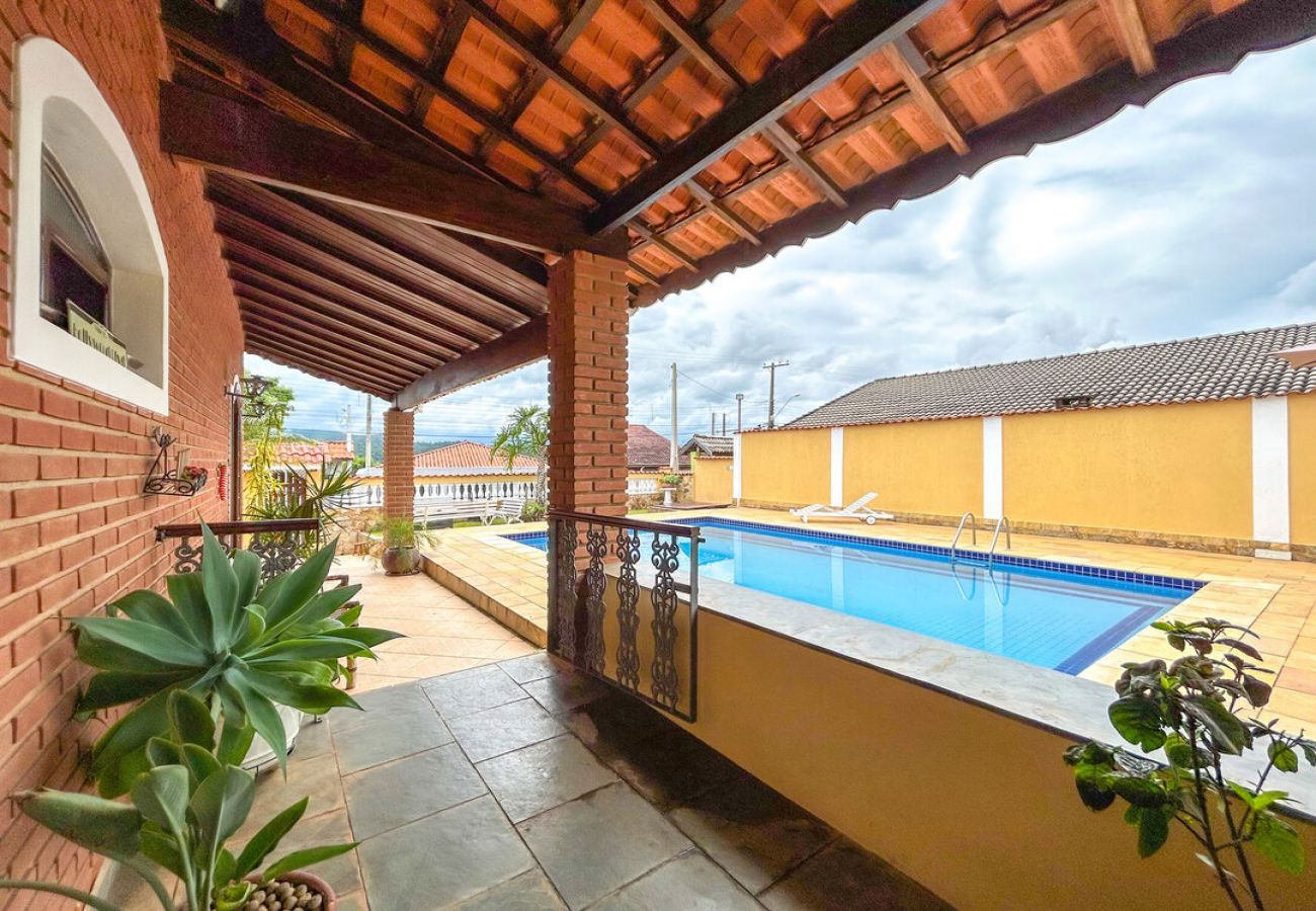 Casa em Atibaia - Chácara elegante com piscina e lazer em Atibaia/SP Casa em Atibaia - Chácara elegante com piscina e lazer em Atibaia/SP