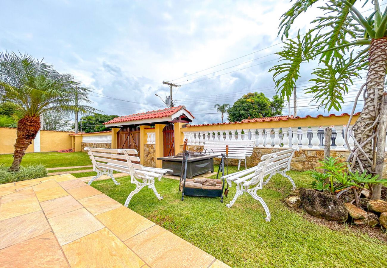 Casa em Atibaia - Chácara elegante com piscina e lazer em Atibaia/SP Casa em Atibaia - Chácara elegante com piscina e lazer em Atibaia/SP