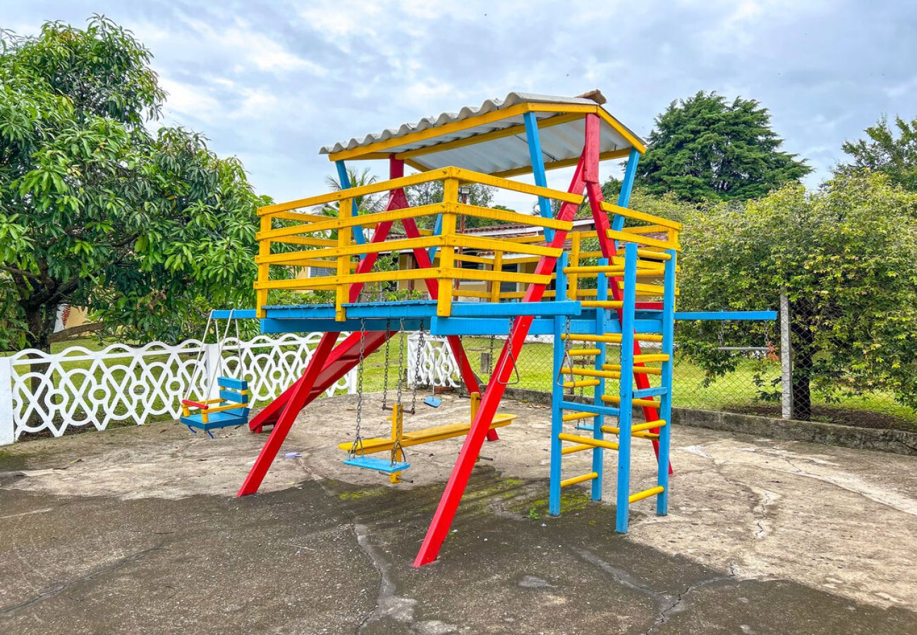 Casa em Atibaia - Chácara elegante com piscina e lazer em Atibaia/SP Casa em Atibaia - Chácara elegante com piscina e lazer em Atibaia/SP