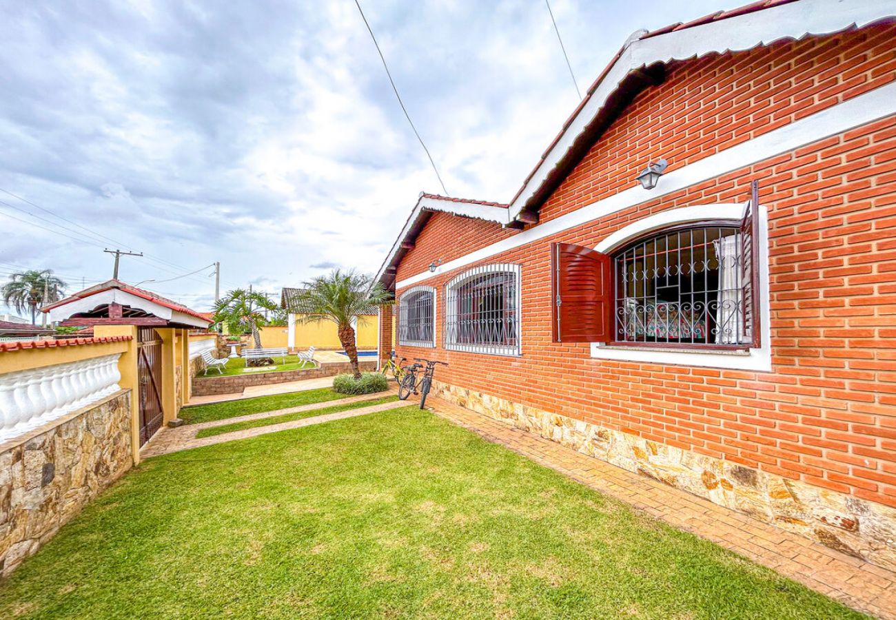 Casa em Atibaia - Chácara elegante com piscina e lazer em Atibaia/SP Casa em Atibaia - Chácara elegante com piscina e lazer em Atibaia/SP