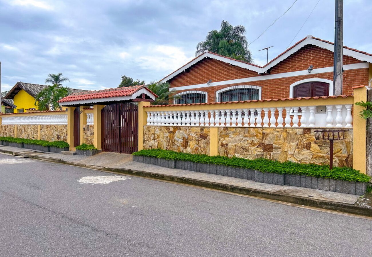 Casa em Atibaia - Chácara elegante com piscina e lazer em Atibaia/SP Casa em Atibaia - Chácara elegante com piscina e lazer em Atibaia/SP