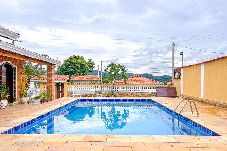 Casa em Atibaia - Chácara elegante com piscina e lazer em Atibaia/SP