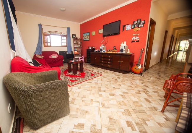 Casa em Extrema - Chácara confortável c piscina e lazer - Extrema/MG Casa em Extrema - Chácara confortável c piscina e lazer - Extrema/MG