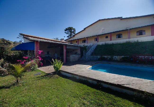 Casa em Extrema - Chácara confortável c piscina e lazer - Extrema/MG Casa em Extrema - Chácara confortável c piscina e lazer - Extrema/MG