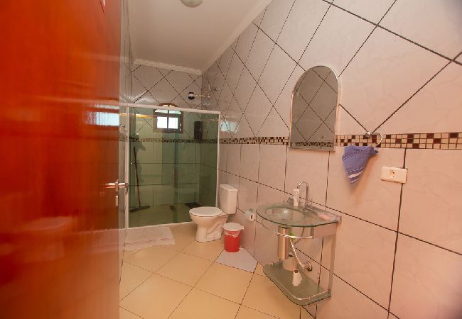 Casa em Extrema - Chácara confortável c piscina e lazer - Extrema/MG Casa em Extrema - Chácara confortável c piscina e lazer - Extrema/MG