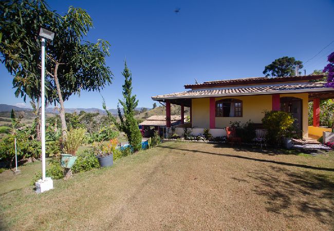 Casa em Extrema - Chácara confortável c piscina e lazer - Extrema/MG Casa em Extrema - Chácara confortável c piscina e lazer - Extrema/MG