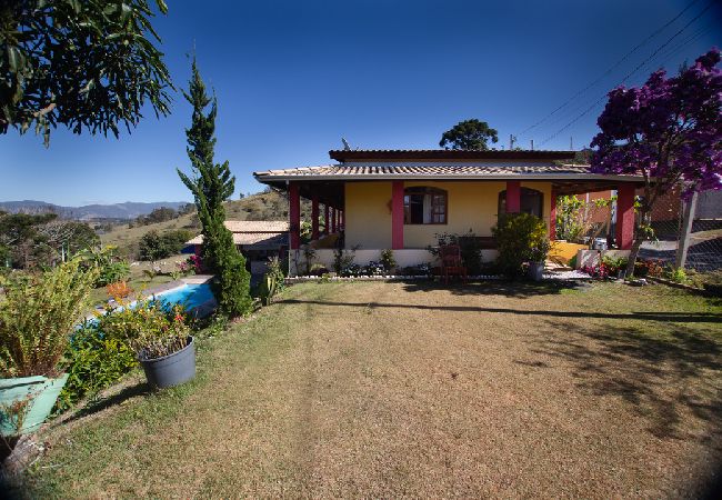 Casa em Extrema - Chácara confortável c piscina e lazer - Extrema/MG Casa em Extrema - Chácara confortável c piscina e lazer - Extrema/MG