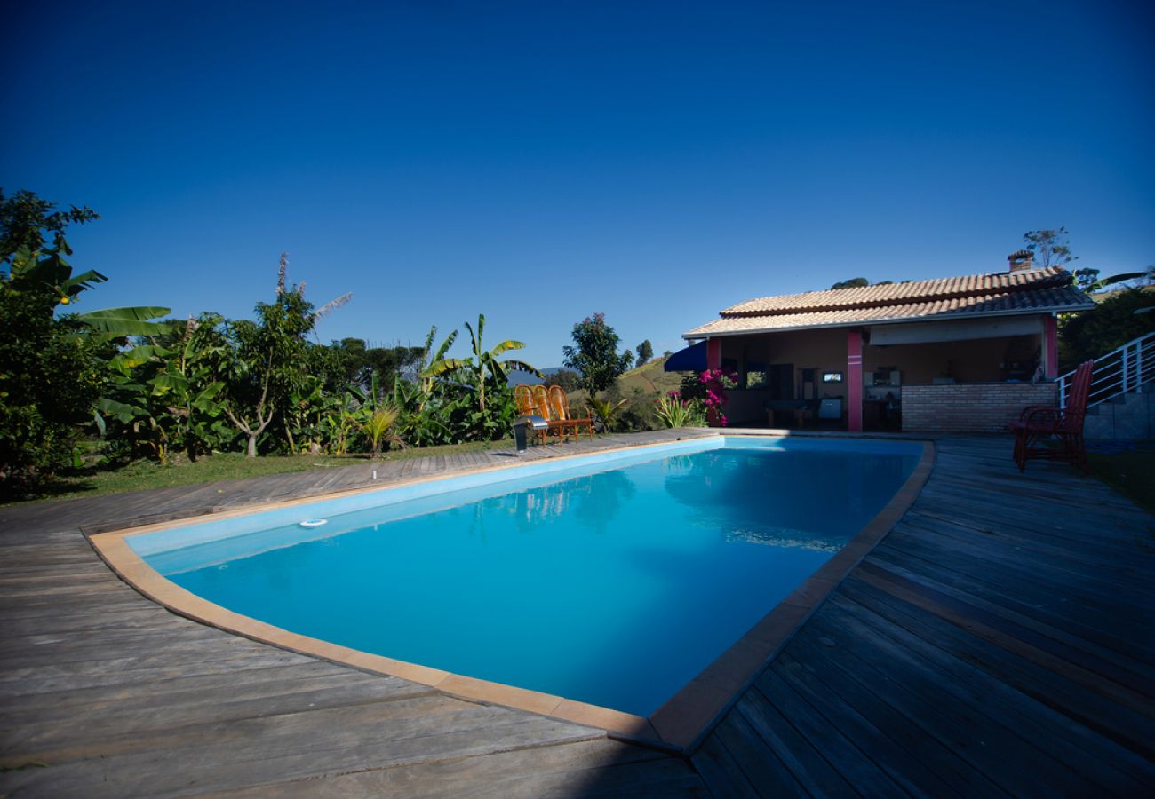 Casa em Extrema - Chácara confortável c piscina e lazer - Extrema/MG Casa em Extrema - Chácara confortável c piscina e lazer - Extrema/MG