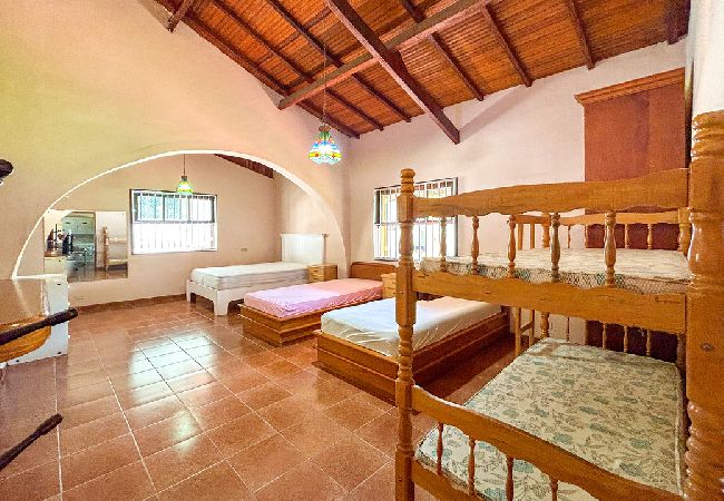 Casa em Santa Isabel - Incrível chácara c churrasqueira - Santa Isabel/SP Casa em Santa Isabel - Incrível chácara c churrasqueira - Santa Isabel/SP