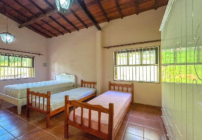 Casa em Santa Isabel - Incrível chácara c churrasqueira - Santa Isabel/SP Casa em Santa Isabel - Incrível chácara c churrasqueira - Santa Isabel/SP