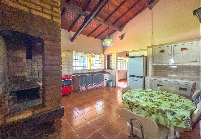 Casa em Santa Isabel - Incrível chácara c churrasqueira - Santa Isabel/SP Casa em Santa Isabel - Incrível chácara c churrasqueira - Santa Isabel/SP