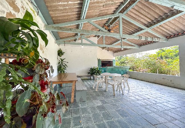 Casa em Santa Isabel - Incrível chácara c churrasqueira - Santa Isabel/SP Casa em Santa Isabel - Incrível chácara c churrasqueira - Santa Isabel/SP