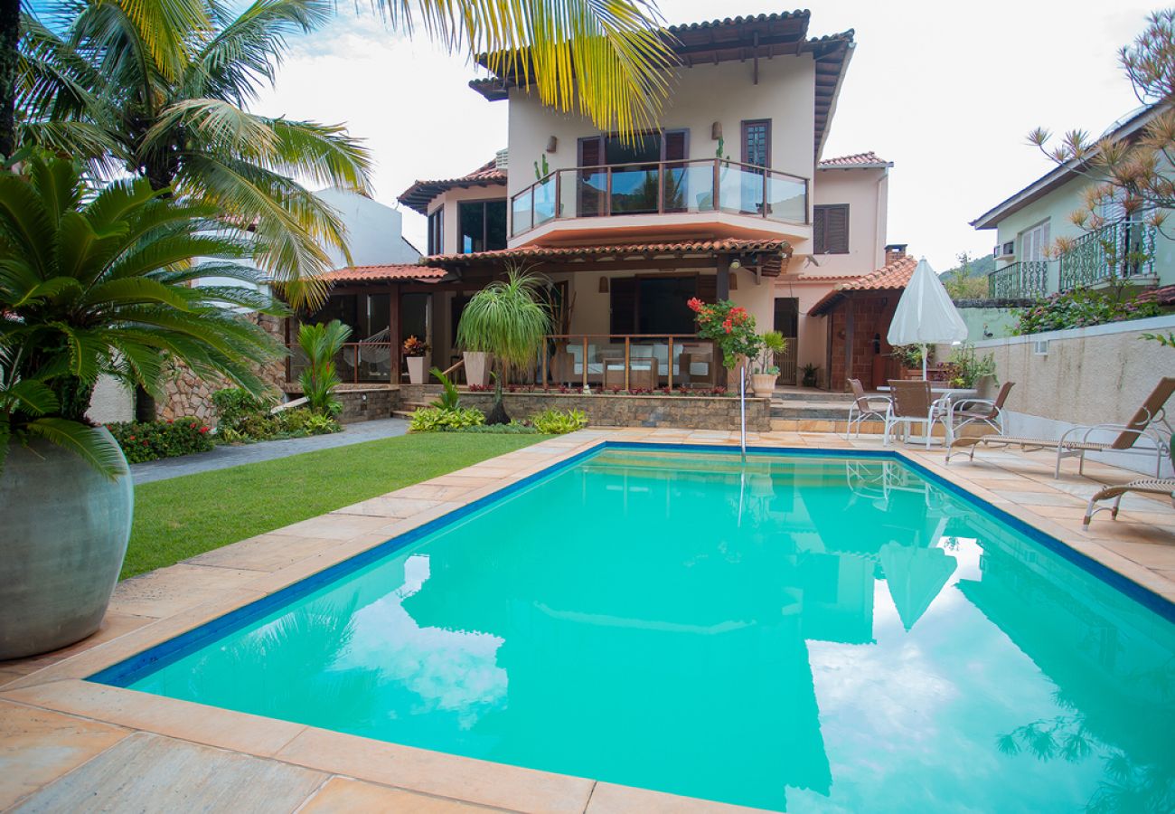 Casa em Niterói - Casa a 50m da Praia de Itacoatiara-Niteroi/RJ Casa em Niterói - Casa a 50m da Praia de Itacoatiara-Niteroi/RJ