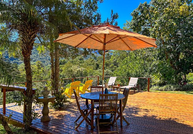 Chalé em Petrópolis - Charmoso chalé c WiFi e linda vista em Itaipava/RJ Chalé em Petrópolis - Charmoso chalé c WiFi e linda vista em Itaipava/RJ