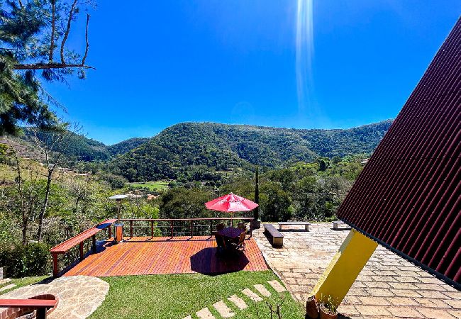 Chalé em Petrópolis - Charmoso chalé c WiFi e linda vista em Itaipava/RJ Chalé em Petrópolis - Charmoso chalé c WiFi e linda vista em Itaipava/RJ