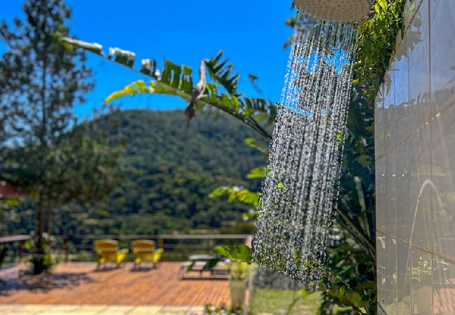 Chalé em Petrópolis - Charmoso chalé c WiFi e linda vista em Itaipava/RJ Chalé em Petrópolis - Charmoso chalé c WiFi e linda vista em Itaipava/RJ