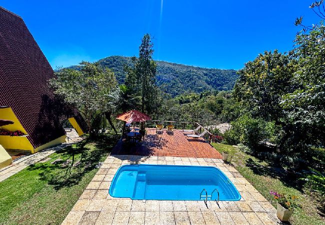 Chalé em Petrópolis - Charmoso chalé c WiFi e linda vista em Itaipava/RJ Chalé em Petrópolis - Charmoso chalé c WiFi e linda vista em Itaipava/RJ