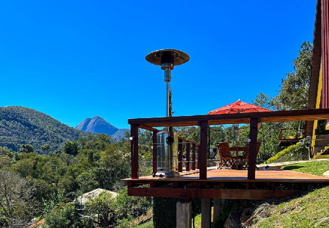 Chalé em Petrópolis - Charmoso chalé c WiFi e linda vista em Itaipava/RJ Chalé em Petrópolis - Charmoso chalé c WiFi e linda vista em Itaipava/RJ