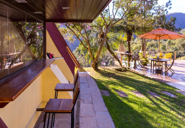Chalé em Petrópolis - Charmoso chalé c WiFi e linda vista em Itaipava/RJ Chalé em Petrópolis - Charmoso chalé c WiFi e linda vista em Itaipava/RJ