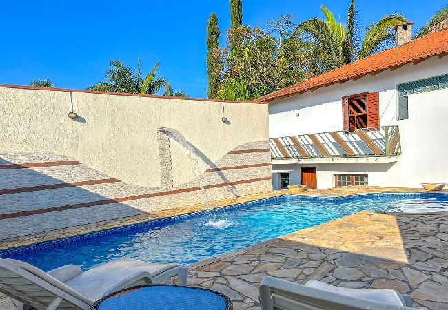 Casa em Ibiúna - Incrível casa com lazer completo e WiFi -Ibiúna/SP Casa em Ibiúna - Incrível casa com lazer completo e WiFi -Ibiúna/SP