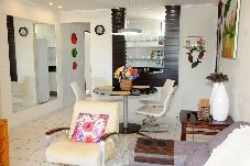 Apartamento em João Pessoa - Ótimo apto com WiFi a 90m da Praia Cabo Branco/PB