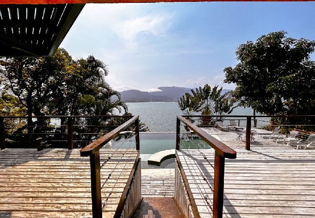 Casa em Ilhabela - Casa beira mar c lazer completo em Piúva-Ilhabela Casa em Ilhabela - Casa beira mar c lazer completo em Piúva-Ilhabela