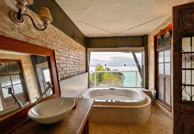 Casa em Ilhabela - Casa beira mar c lazer completo em Piúva-Ilhabela Casa em Ilhabela - Casa beira mar c lazer completo em Piúva-Ilhabela