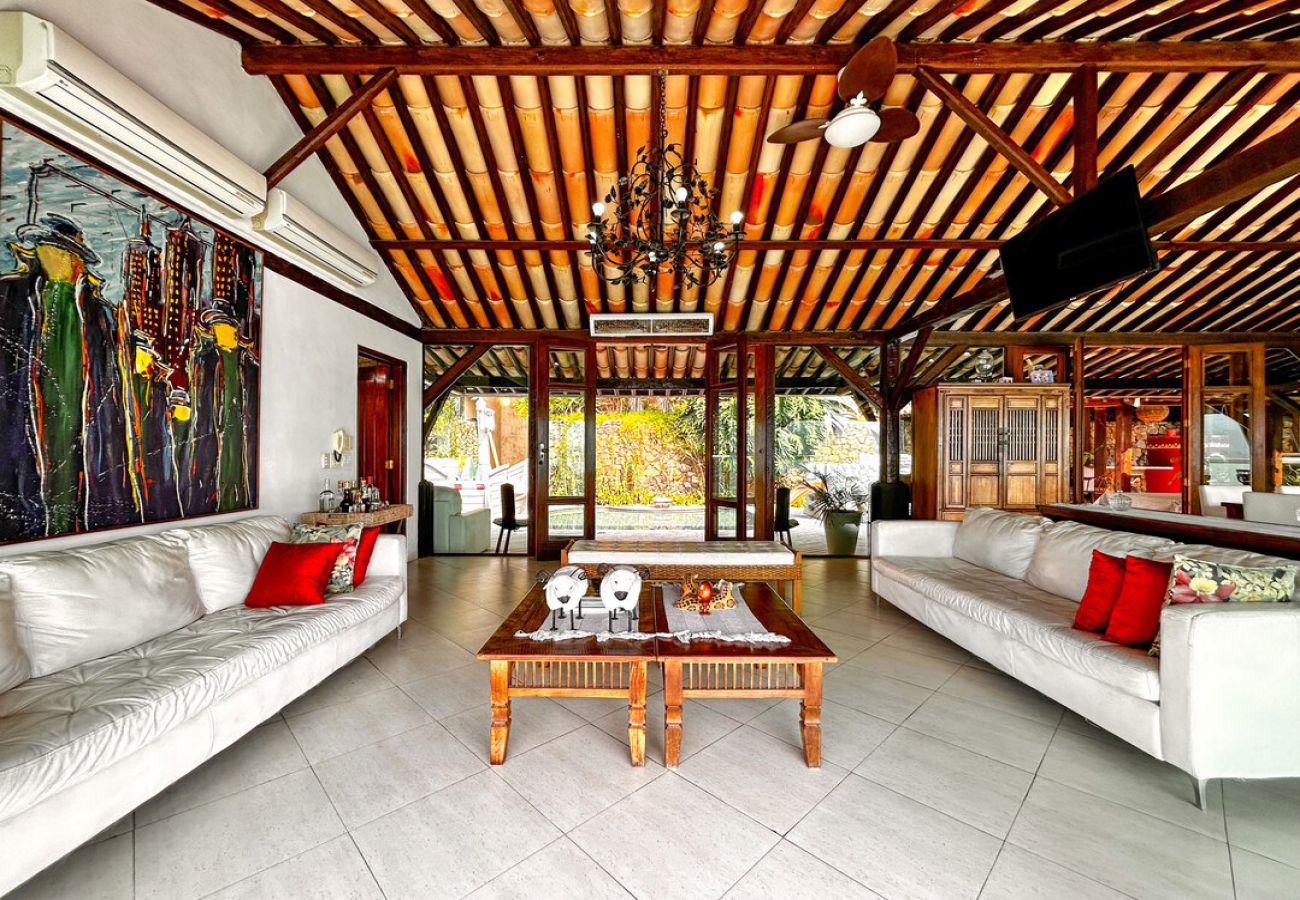 Casa em Ilhabela - Casa beira mar c lazer completo em Piúva-Ilhabela Casa em Ilhabela - Casa beira mar c lazer completo em Piúva-Ilhabela