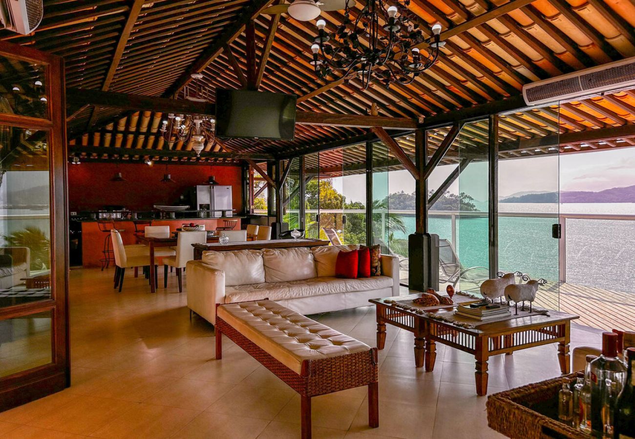 Casa em Ilhabela - Casa beira mar c lazer completo em Piúva-Ilhabela Casa em Ilhabela - Casa beira mar c lazer completo em Piúva-Ilhabela