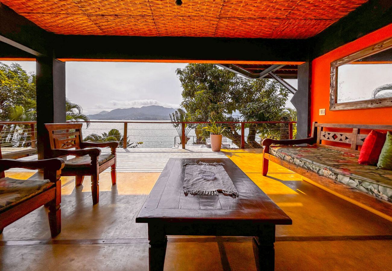 Casa em Ilhabela - Casa beira mar c lazer completo em Piúva-Ilhabela Casa em Ilhabela - Casa beira mar c lazer completo em Piúva-Ilhabela