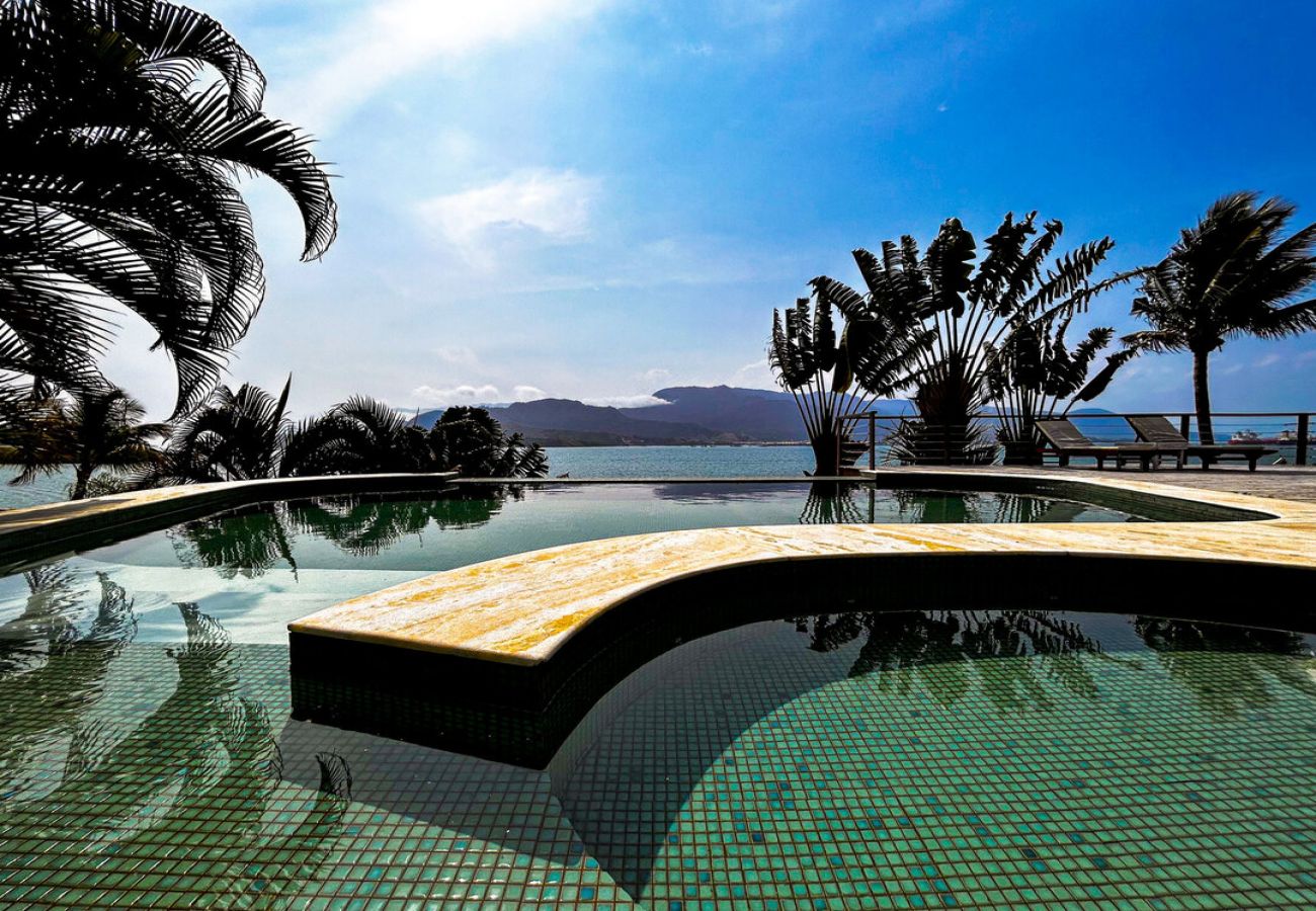 Casa em Ilhabela - Casa beira mar c lazer completo em Piúva-Ilhabela Casa em Ilhabela - Casa beira mar c lazer completo em Piúva-Ilhabela