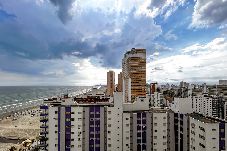Apartamento em Praia Grande - Ótimo apto de frente para Praia do Boqueirão/SP