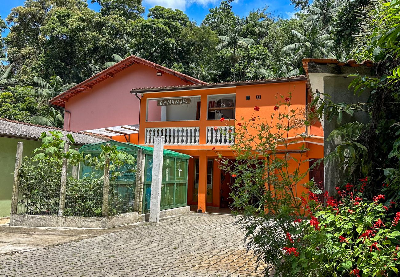 Casa em Itatiaia - Excelente Casa com varanda, jardim e Wi-fi Casa em Itatiaia - Excelente Casa com varanda, jardim e Wi-fi