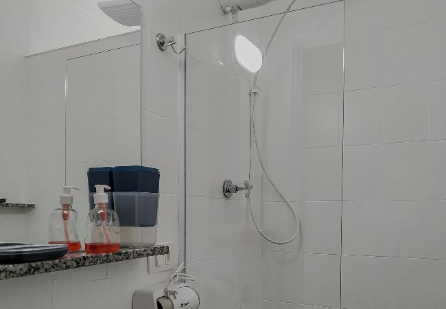 Apartamento em Santos - Apto completo no Embaré: Beira Mar | Ar | Garagem Apartamento em Santos - Apto completo no Embaré: Beira Mar | Ar | Garagem