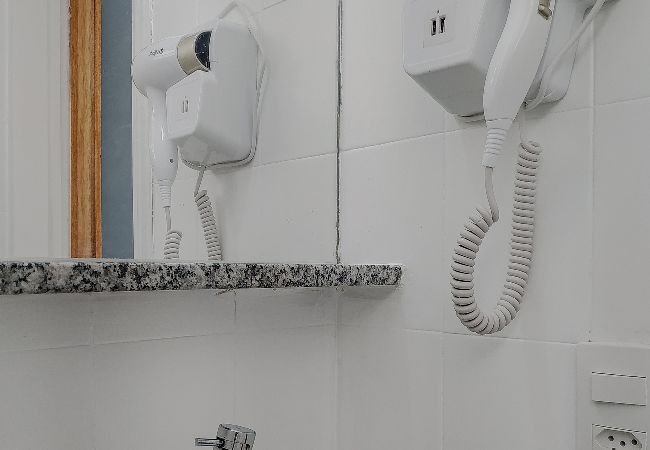 Apartamento em Santos - Apto completo no Embaré: Beira Mar | Ar | Garagem Apartamento em Santos - Apto completo no Embaré: Beira Mar | Ar | Garagem