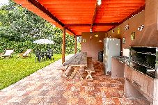 Casa em Ibiúna - Chácara com piscina, churrasq e Wi-Fi em Ibiúna/SP